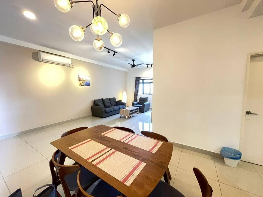 Meridin Medini By Wp Homestay Nusajaya  Ngoại thất bức ảnh
